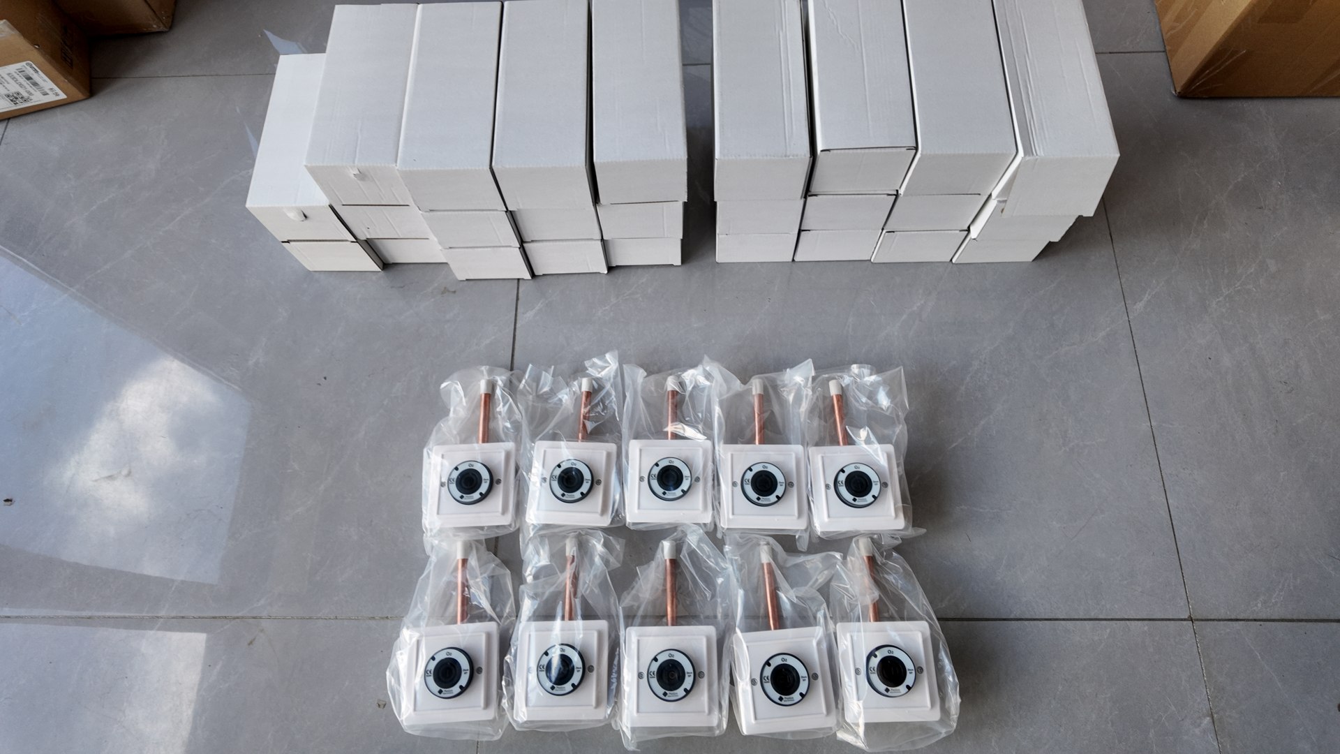 Individually bagged British standard oxygen outlets with packing boxes