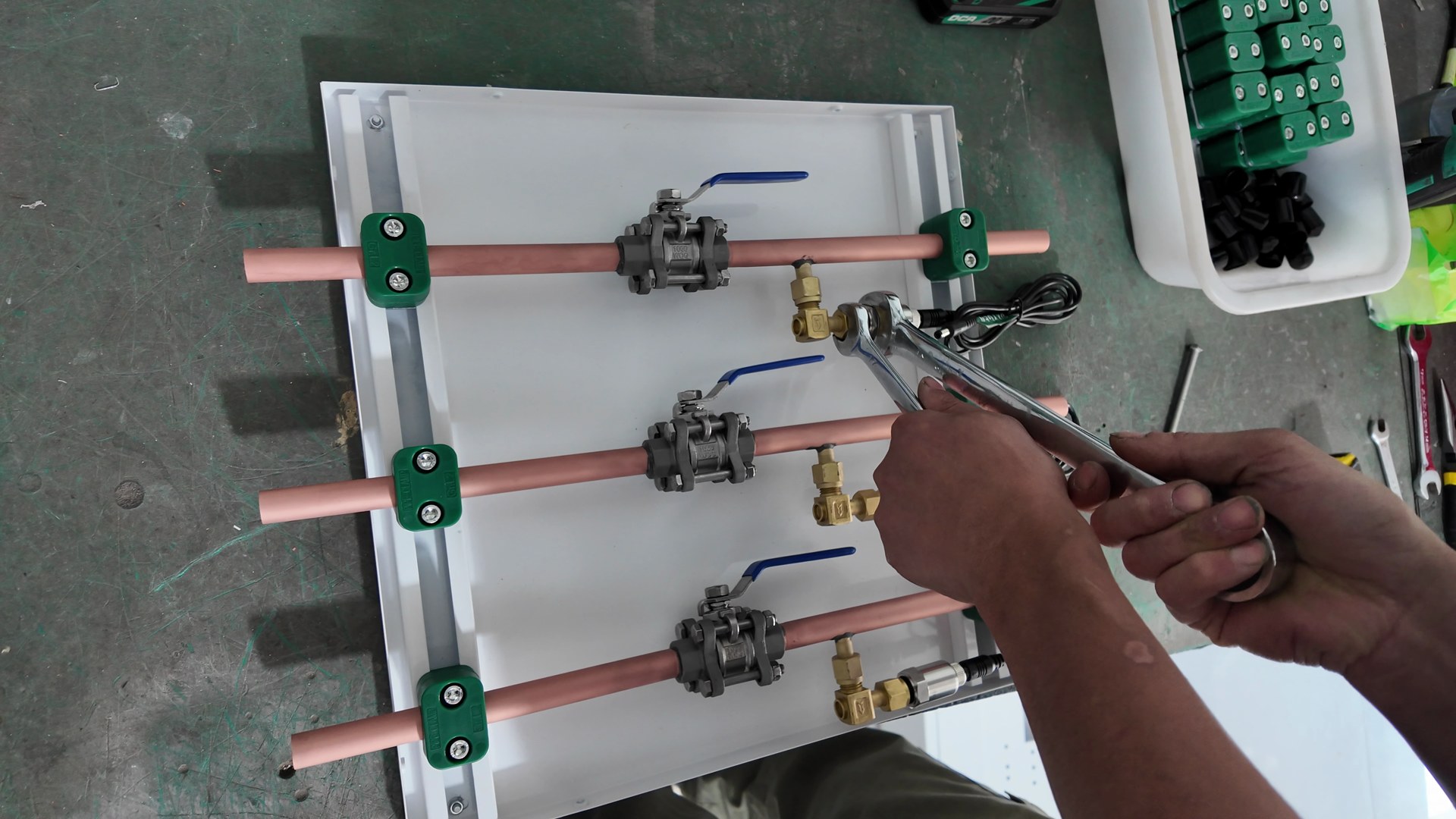 Fitting branch connections beside GVB-3 valve pipework