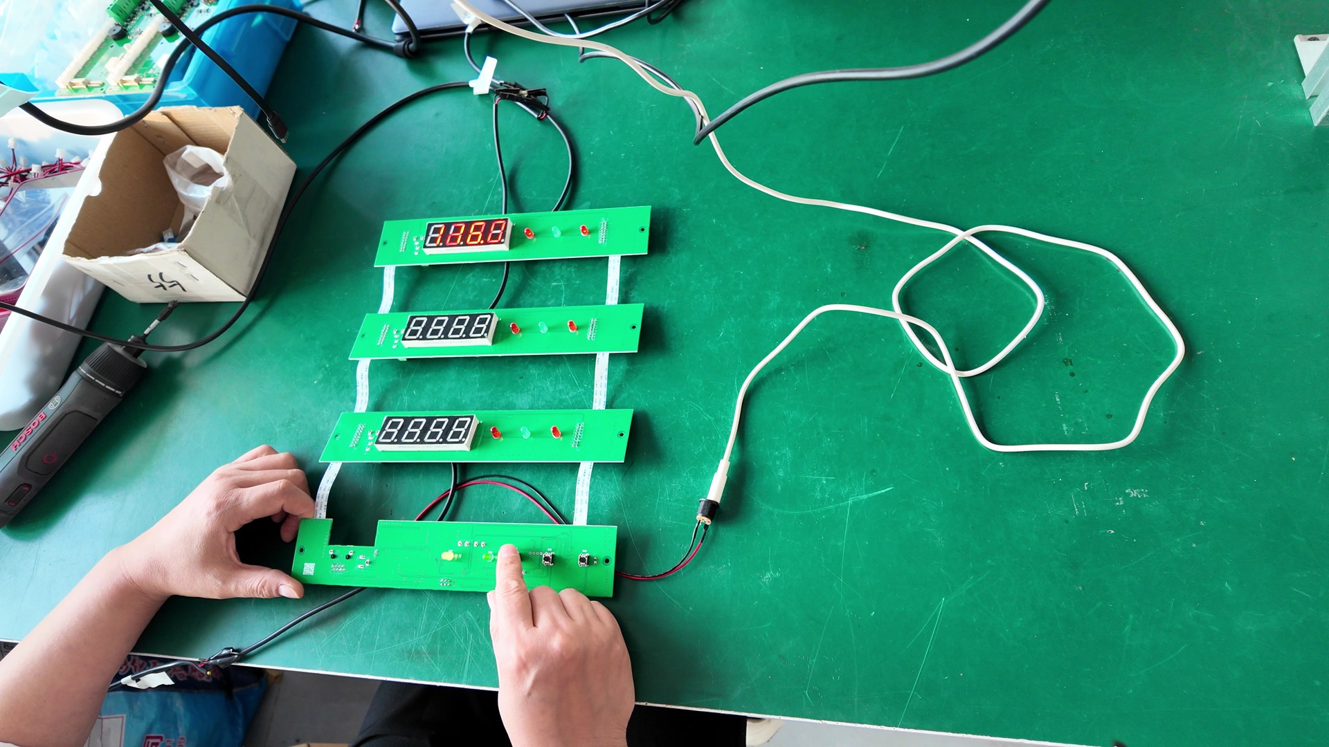 Alarm display boards connected on the workshop bench
