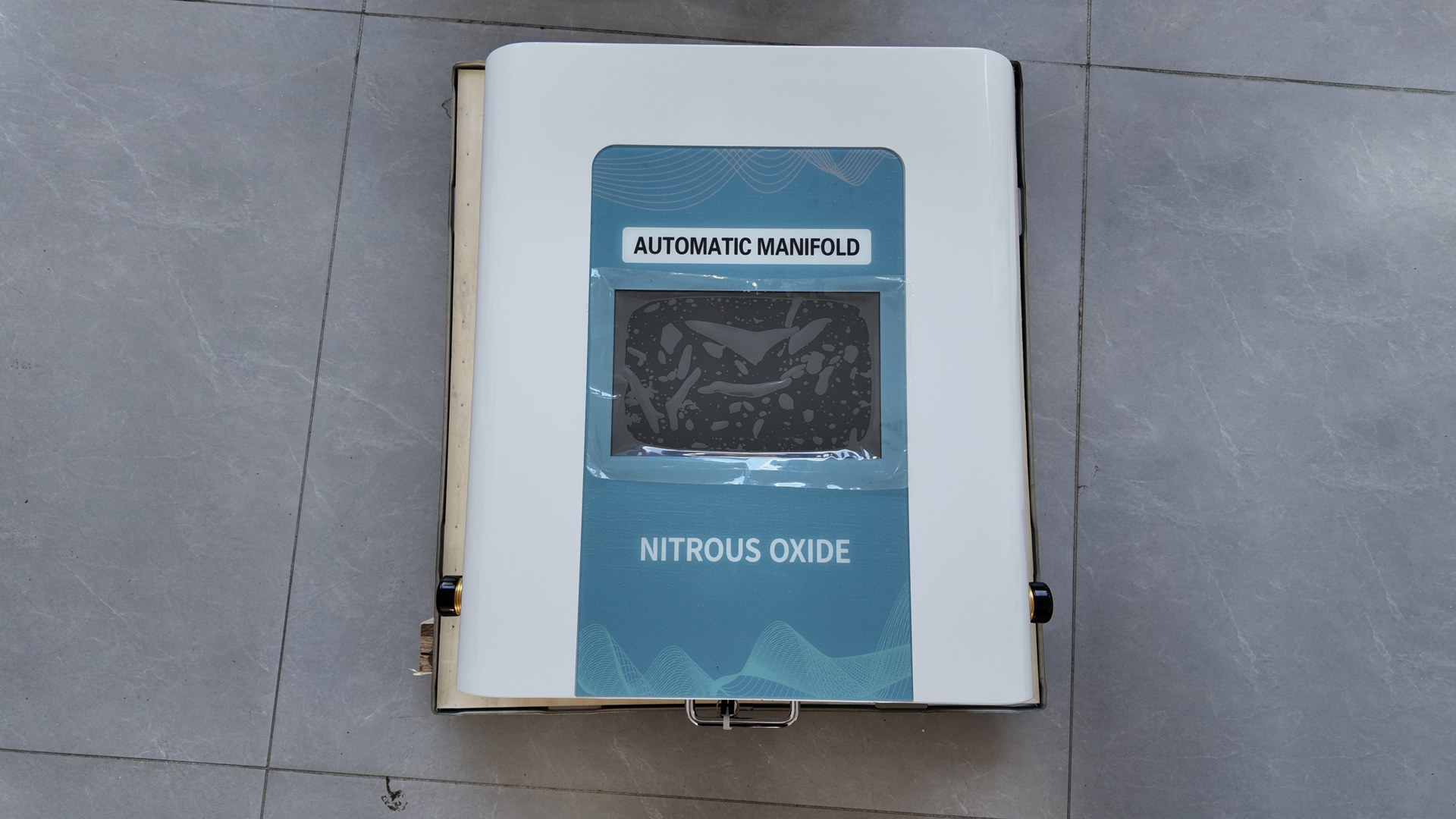 Nitrous oxide automatic manifold cabinet exterior