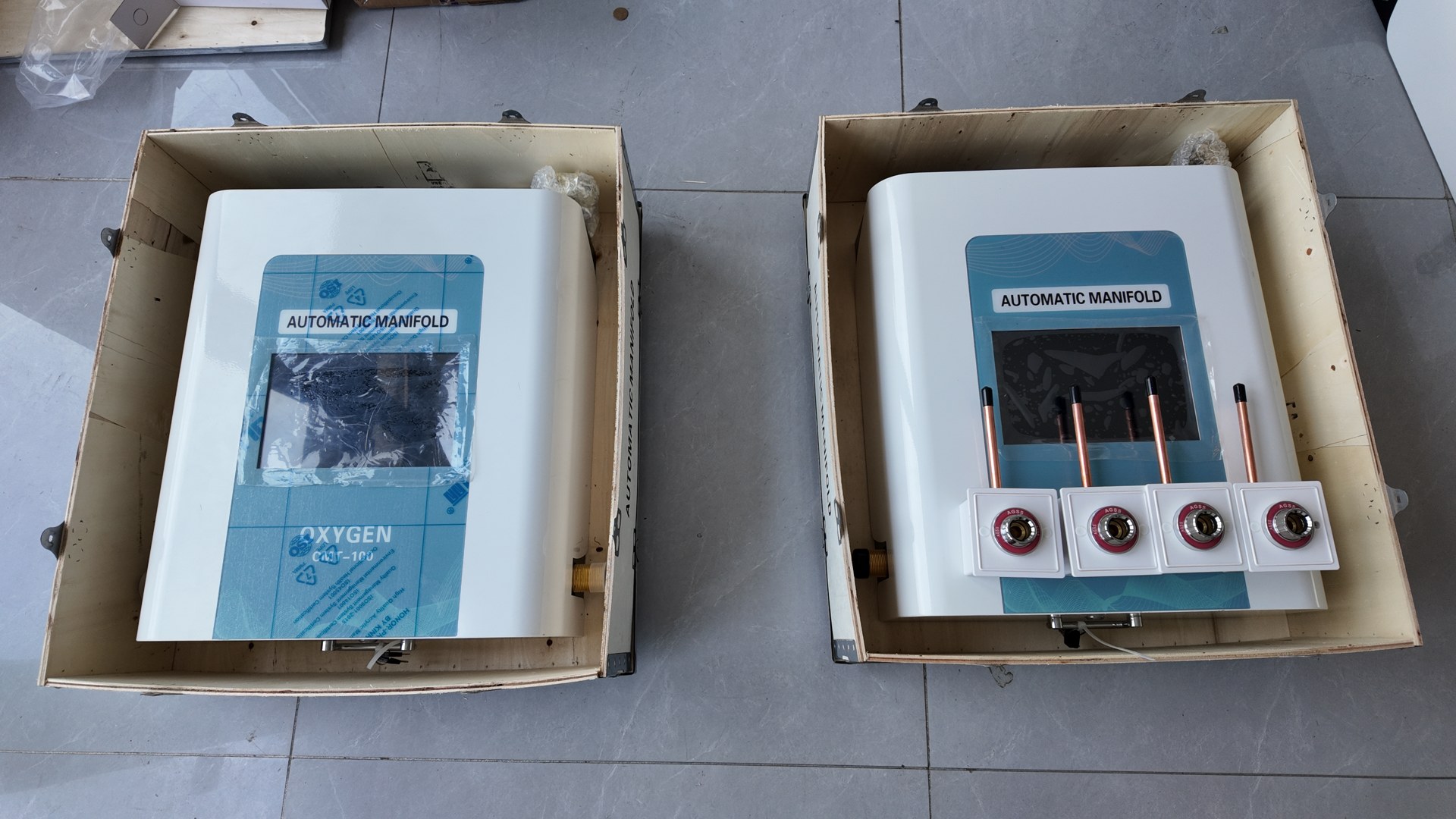 Oxygen and nitrous oxide units in wooden cases